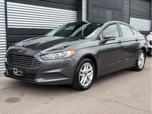 Used 2015 Ford Fusion SE FWD image 5