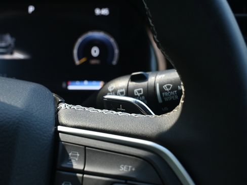 Used 2023 Jeep Grand Cherokee Limited image 33