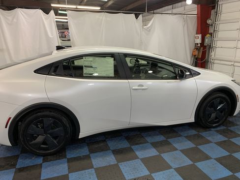 New 2026 Toyota Prius LE image 5