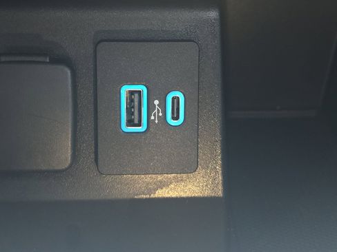 Used 2020 Ford Explorer Limited image 18