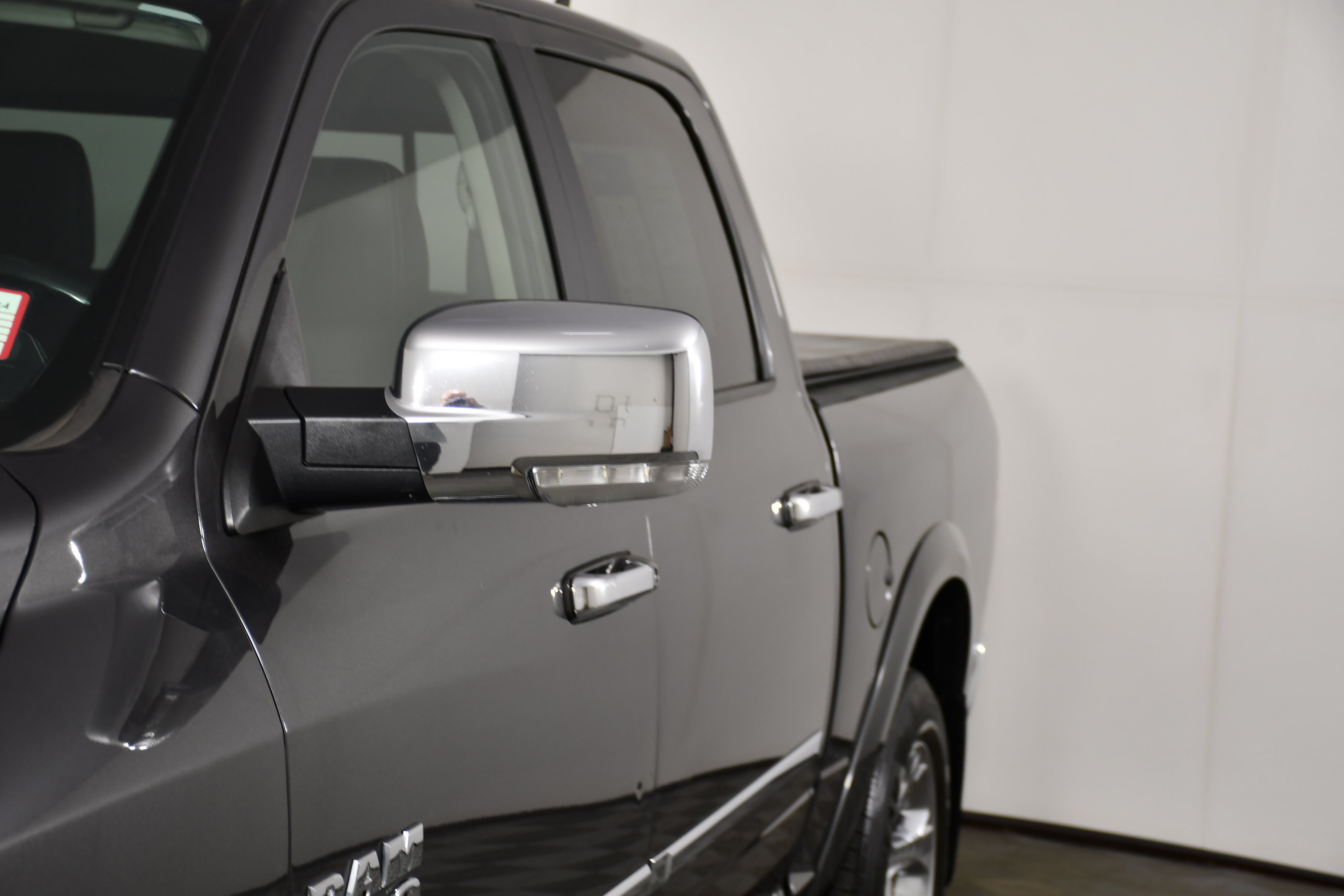 Used 2018 RAM 1500 Laramie AWD/4WD image 13