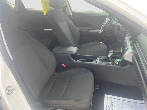 Used 2024 Hyundai Kona SEL AWD/4WD image 15