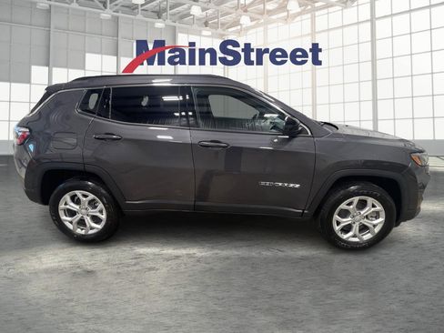 Used 2024 Jeep Compass Latitude w/ Convenience Group image 6