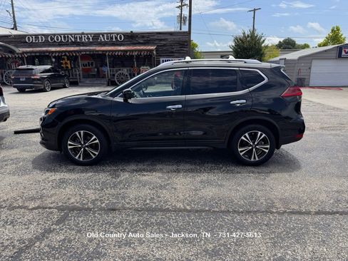 Used 2019 Nissan Rogue SV w/ Premium Package FWD image 1