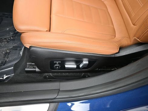 Used 2021 BMW 330i Sedan w/ Premium Package image 16