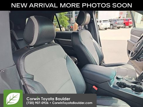 Used 2017 Ford Explorer XLT w/ Equipment Group 202A AWD/4WD image 10