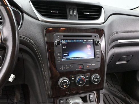 Used 2016 Chevrolet Traverse LT w/ Style and Technology Package AWD/4WD image 18