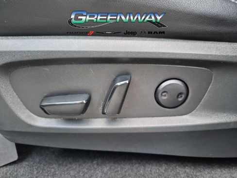 Used 2022 Nissan Pathfinder SL w/ SL Premium Package FWD image 16