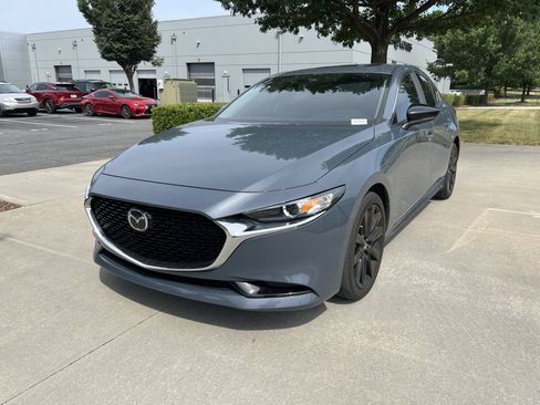 Used 2022 MAZDA MAZDA3 s FWD image 5