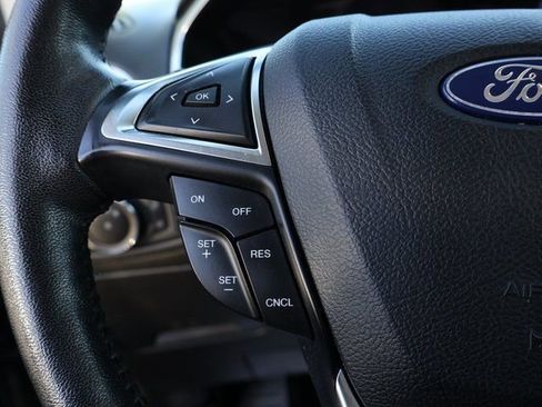 Used 2019 Ford Edge Titanium image 32