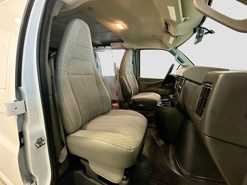 New 2025 Chevrolet Express 2500 Work Van Cargo w/ Driver Convenience Package image 25