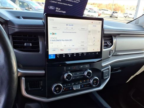 Certified 2024 Ford Expedition XLT image 12