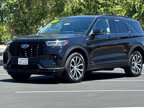 Used 2025 Ford Explorer ST-Line AWD/4WD image 16