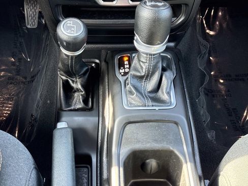 Used 2024 Jeep Wrangler Unlimited Sahara AWD/4WD image 6