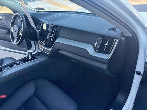 Used 2025 Volvo XC60 B5 Plus image 40