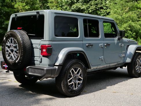 Used 2024 Jeep Wrangler Unlimited Sahara AWD/4WD image 9