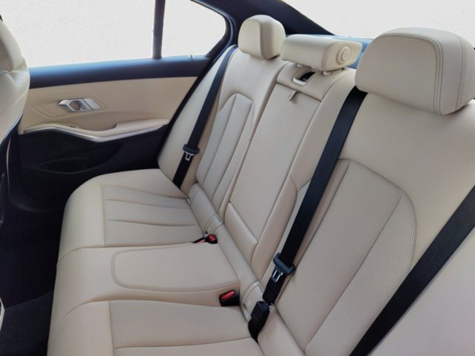 Used 2023 BMW 330i Sedan w/ Parking Assistance Package RWD image 19