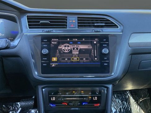 Used 2023 Volkswagen Tiguan SE image 8