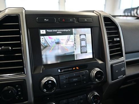 Used 2018 Ford F150 Lariat w/ Equipment Group 502A Luxury AWD/4WD image 17