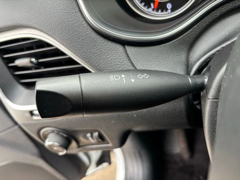 Used 2019 Jeep Cherokee Latitude w/ Popular Appearance Group image 19