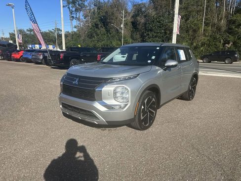 Used 2024 Mitsubishi Outlander SE image 12