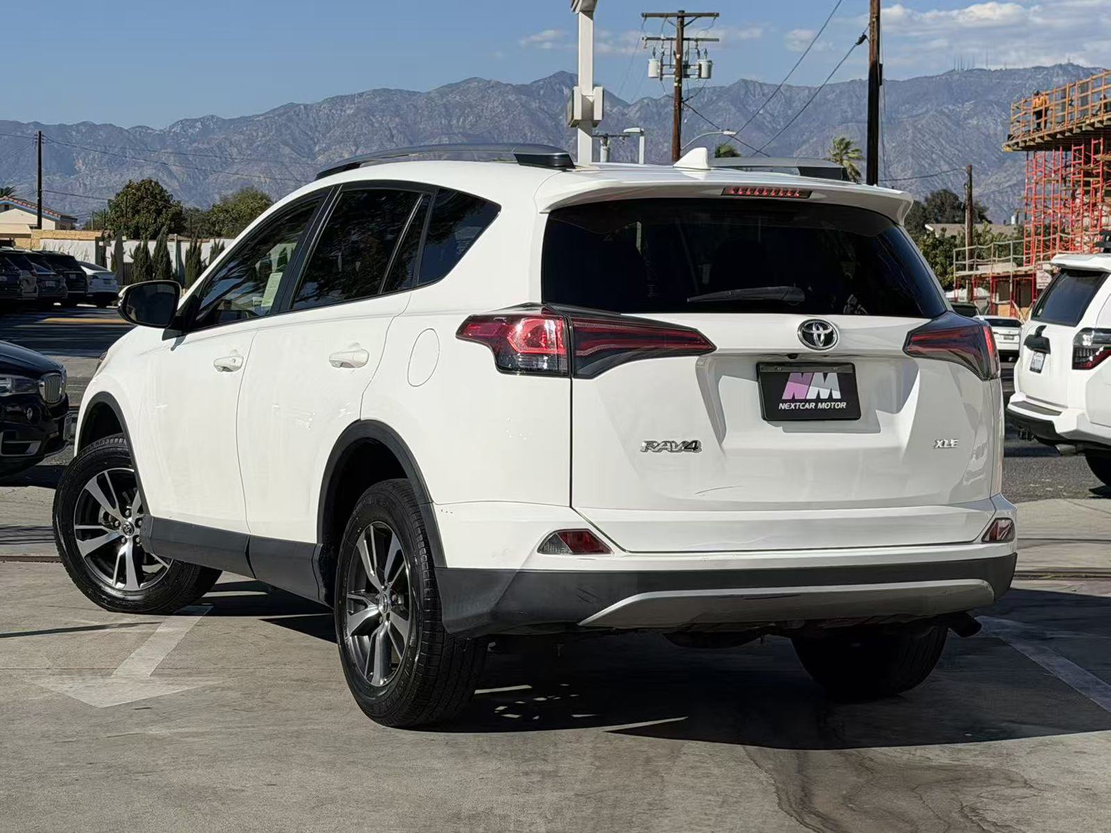 Used 2018 Toyota RAV4 XLE FWD image 5