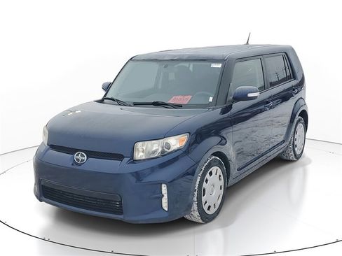 Used 2015 Scion xB image 2