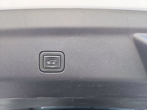 Used 2023 GMC Yukon XL Denali Ultimate w/ LPO, Floor Liner Package AWD/4WD image 17