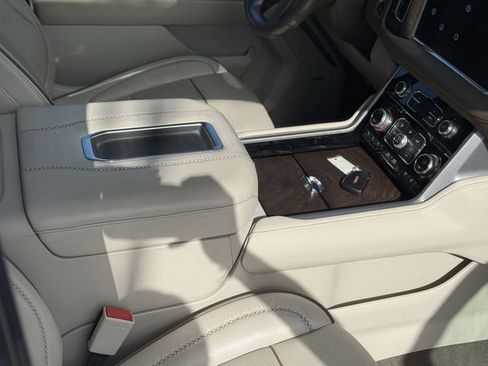 Used 2022 GMC Yukon Denali w/ Denali Ultimate Package AWD/4WD image 18