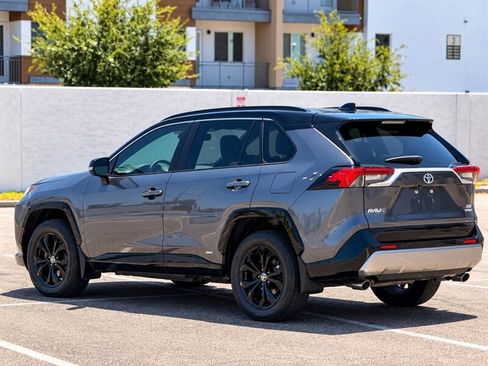 Used 2022 Toyota RAV4 XSE AWD/4WD image 5
