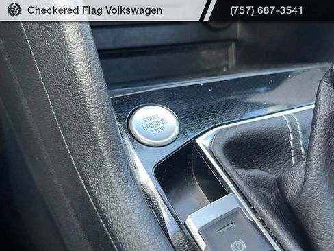 Used 2025 Volkswagen Taos SE FWD image 41
