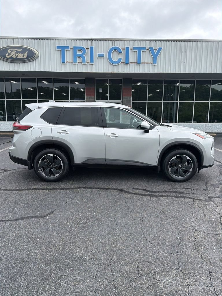 Used 2024 Nissan Rogue SV AWD/4WD image 1