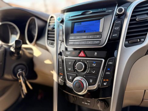 Used 2016 Hyundai Elantra GT image 30