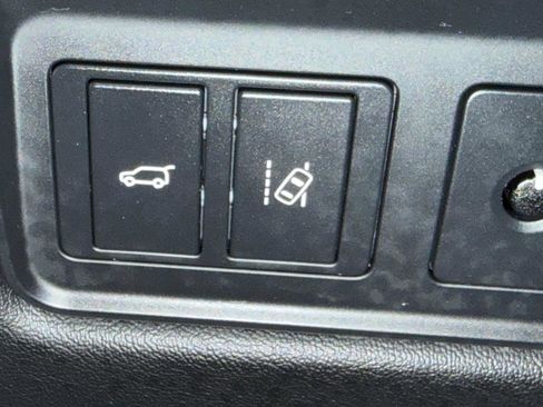 Used 2017 Land Rover Range Rover Sport HSE image 23