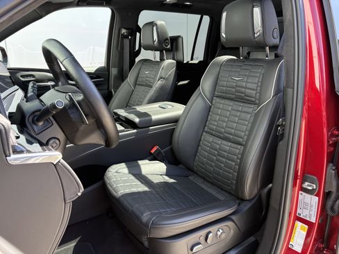 Certified 2024 Cadillac Escalade ESV V AWD/4WD image 12