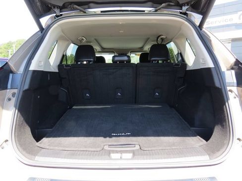 Used 2024 Nissan Rogue SV w/ SV Premium Package FWD image 11