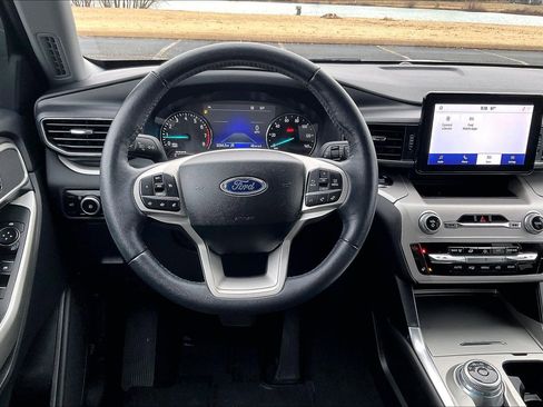 Certified 2024 Ford Explorer XLT w/ Equipment Group 202A image 5