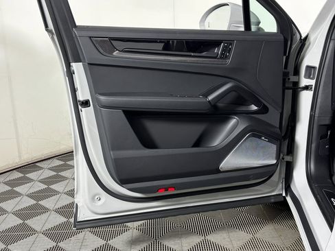 New 2026 Porsche Cayenne GTS image 15