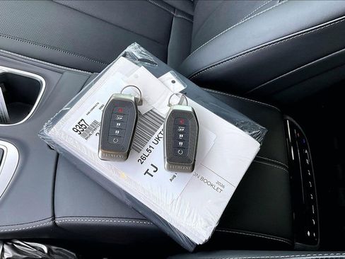 Used 2026 INFINITI QX60 Luxe w/ Cargo Package image 11