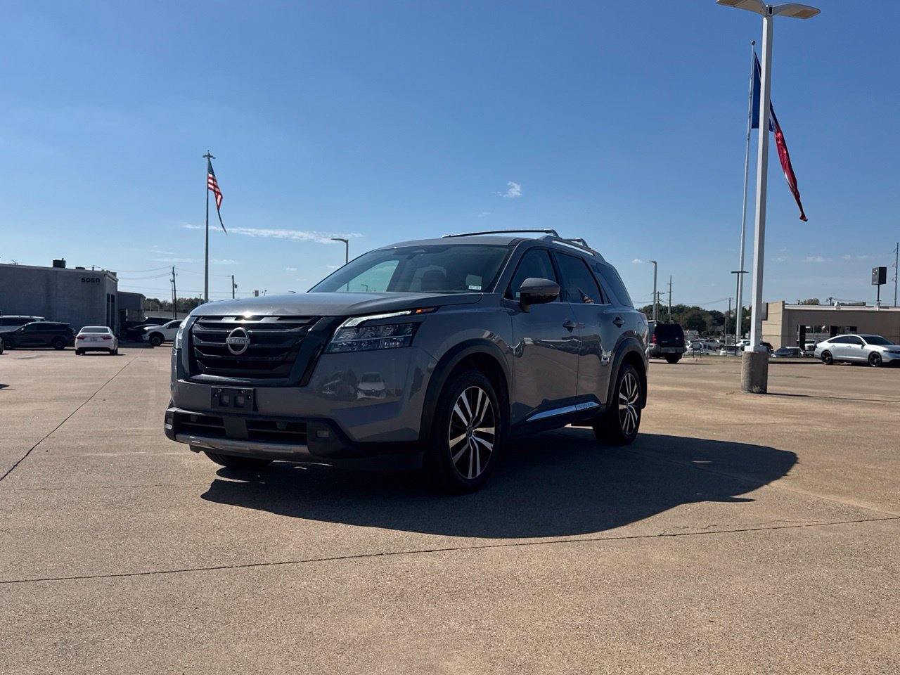 Used 2024 Nissan Pathfinder Platinum FWD image 10