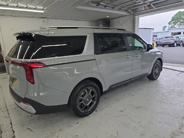 Used 2025 Kia Carnival EX FWD image 6