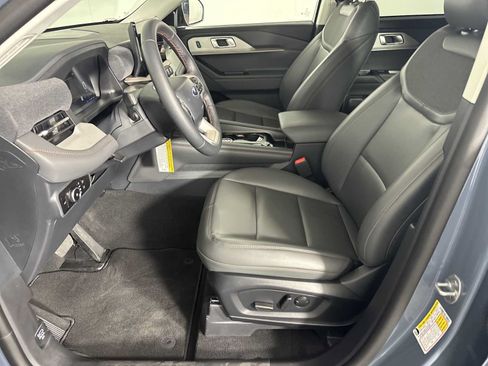 Used 2026 Ford Explorer Active w/ Active Comfort Package RWD image 8