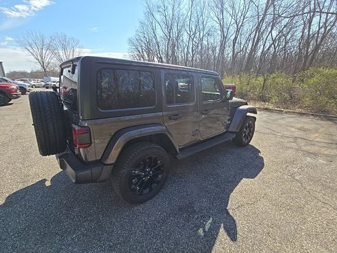 Used 2023 Jeep Wrangler Unlimited Sahara w/ Cold Weather Group image 8