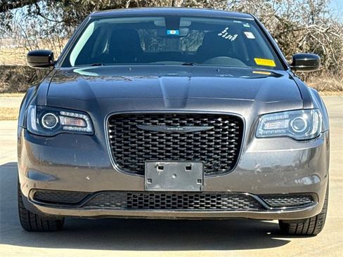 Used 2023 Chrysler 300 Touring w/ Sport Appearance Package image 2