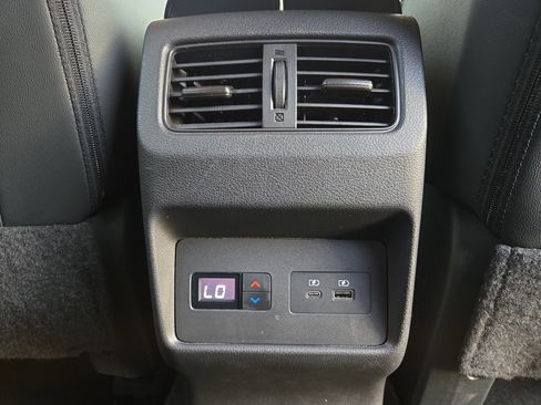 Used 2023 Nissan Rogue SL w/ SL Premium Package image 32