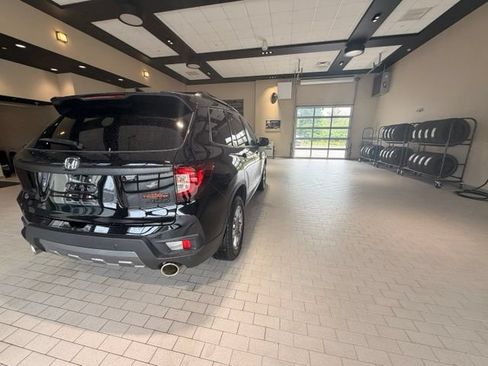 Used 2023 Honda Passport TrailSport image 4