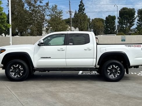 Used 2023 Toyota Tacoma TRD Off-Road w/ Black Out Package (TMS) AWD/4WD image 9
