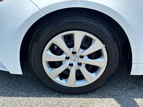 Used 2025 Toyota Corolla LE FWD image 11