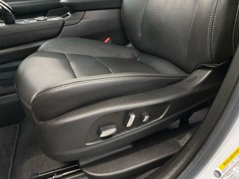 Used 2023 Cadillac XT6 Sport w/ LPO, ONYX Package AWD/4WD image 17
