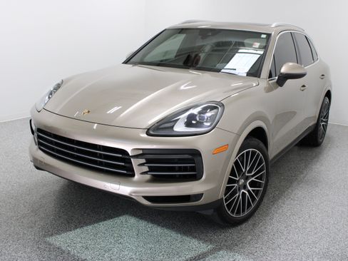 Used 2019 Porsche Cayenne AWD/4WD image 2
